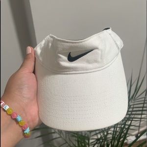 Nike white and black visor 💋